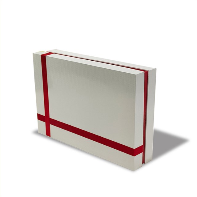 白色化妆品礼盒天地盖礼品盒